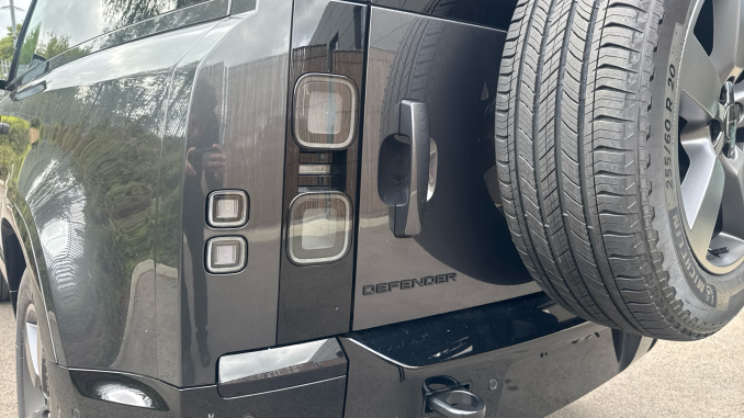 Land Rover Defender 3.0 D250 X-Dynamic SE 90 3dr Auto Diesel Estate - Image 19